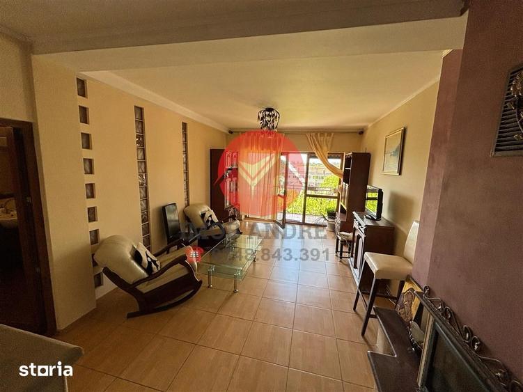 Casă cu 8 camere cu Teren 500 Mp în Pelican