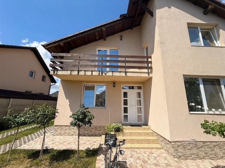Casă cu 4 camere cu Teren 490 Mp în Aeroport