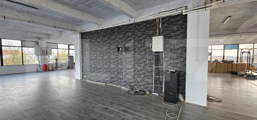 Spațiu comercial, de 800 mp, în Exterior Vest