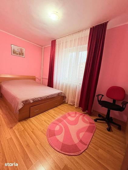 Apartament cu 3 camere în Petrișor