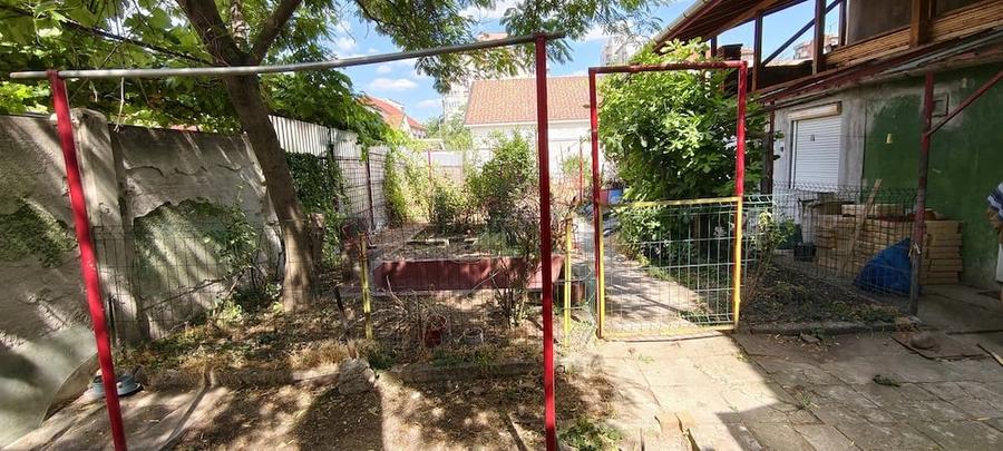 Casă cu 5 camere cu Teren 411 Mp în Cantemir