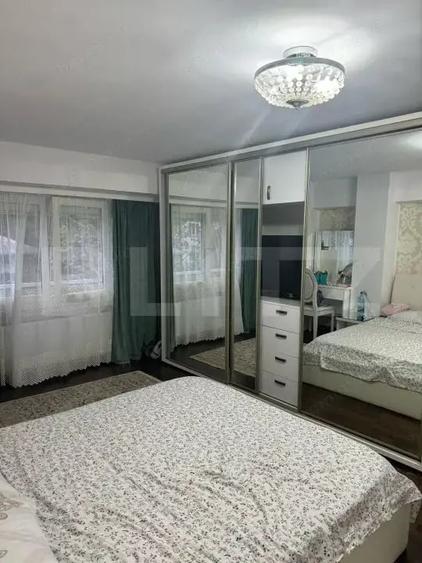 Apartament cu 4 camere decomandat, mobilat în Central
