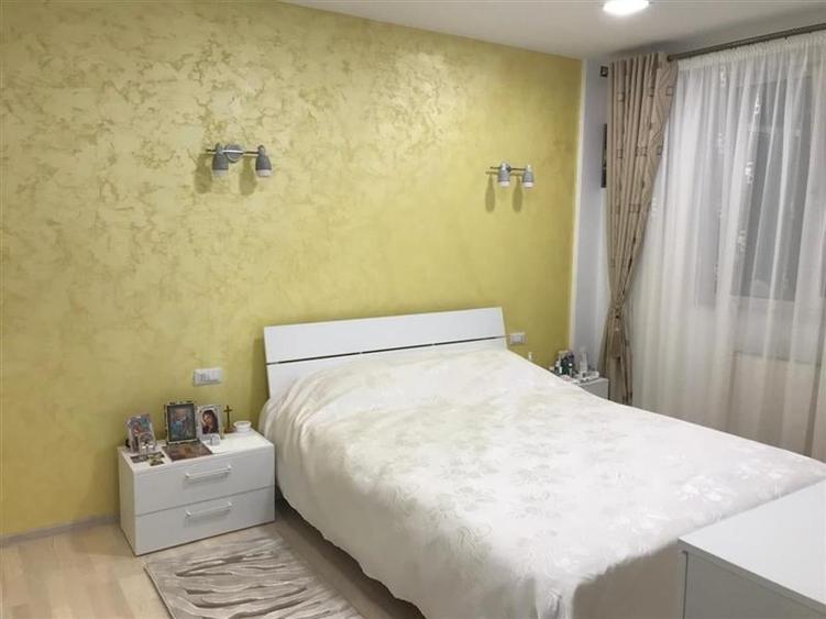 Apartament cu 3 camere decomandat, mobilat în Sud