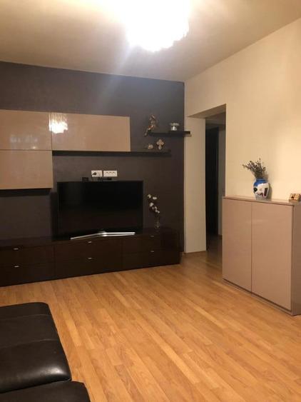 Apartament cu 3 camere semidecomandat în Timpuri Noi