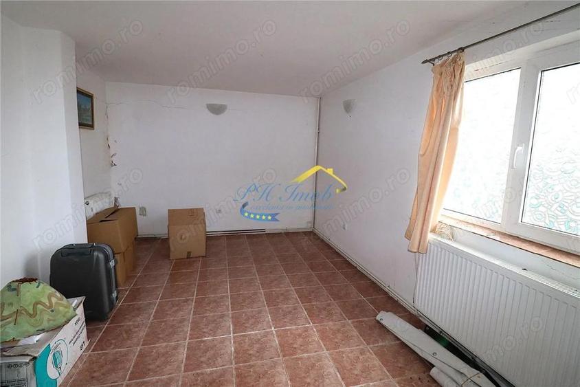 Apartament cu 3 camere în Podul Vadului