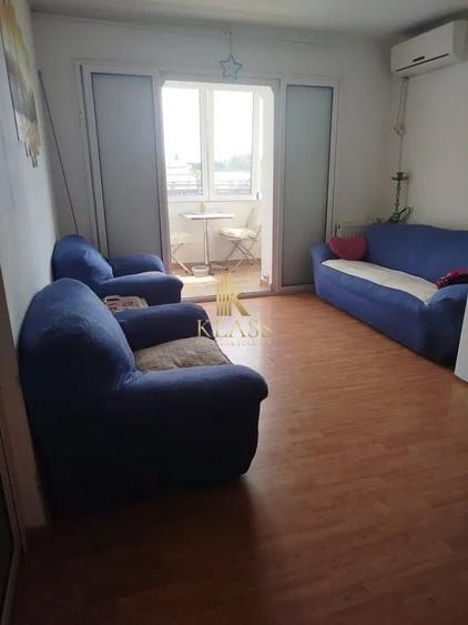 Apartament cu 4 camere semidecomandat, mobilat în Băneasa