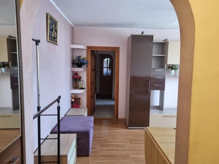 Apartament cu 3 camere semidecomandat în Exterior Vest