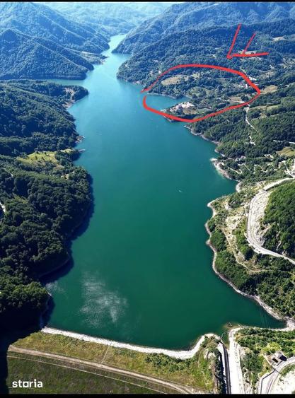 Teren de 73000 mp, în Siriu