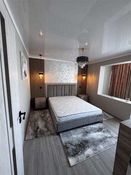 Apartament cu 3 camere semidecomandat, mobilat în Apollo