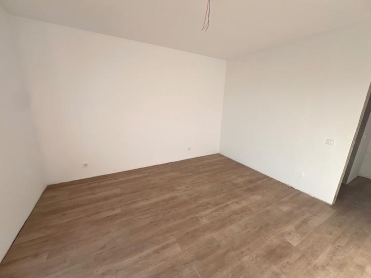 Apartament cu 2 camere semidecomandat în Florești