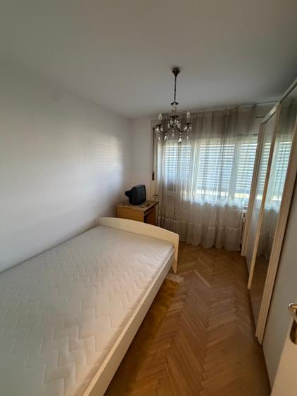 Apartament cu 4 camere semidecomandat în Ultracentral