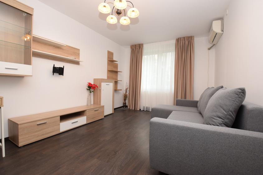 Apartament cu 2 camere decomandat în Titan