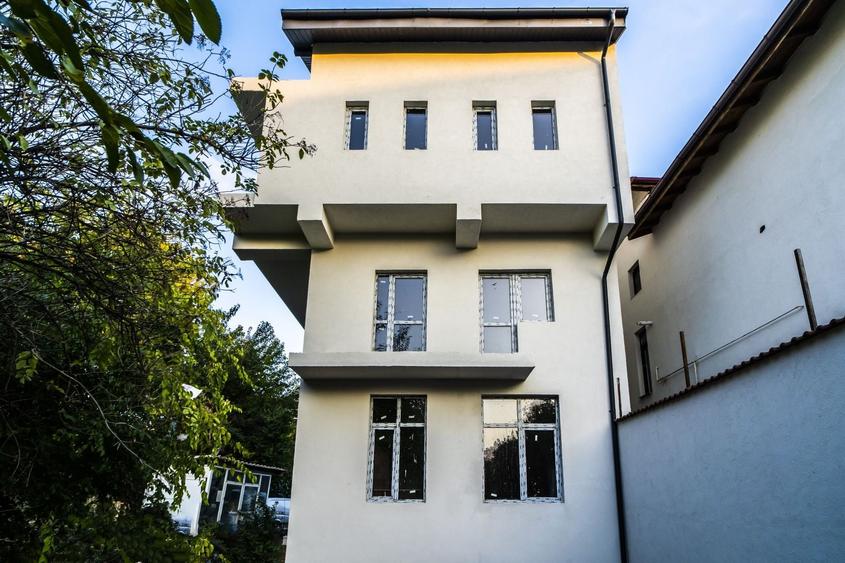 Apartament cu 3 camere semidecomandat în Militari