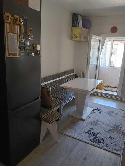 Apartament cu 3 camere decomandat în Canta