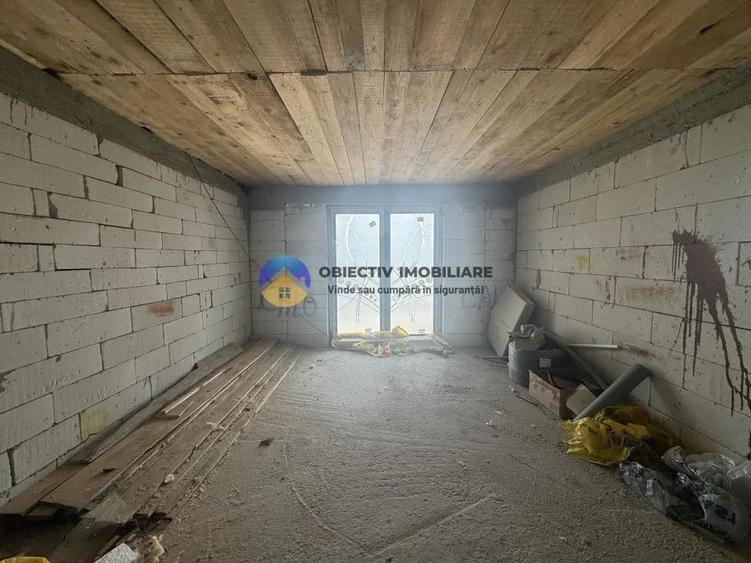 Casă cu Teren 953 Mp în Gura Văii