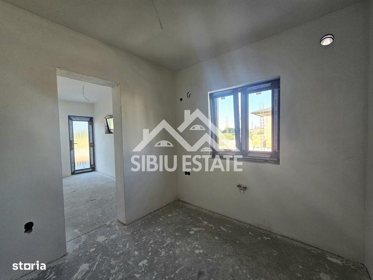 Casa noua 4 dormitoare, spatiu bun pentru familie - 8