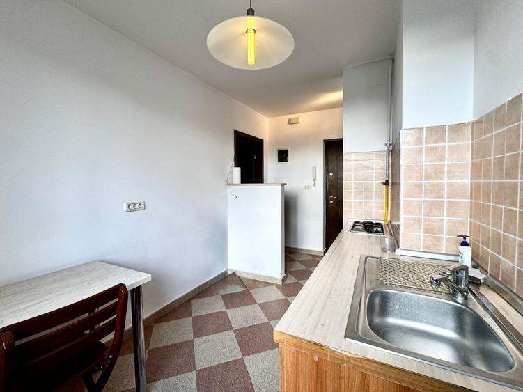 Apartament cu 2 camere semidecomandat, mobilat în Central