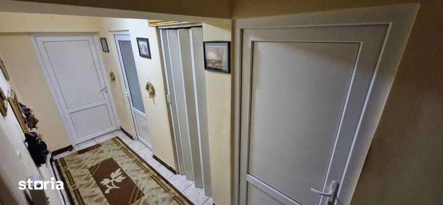 Apartament cu 3 camere semidecomandat în Central