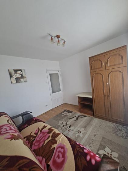 Apartament cu 2 camere semidecomandat în Exterior Vest