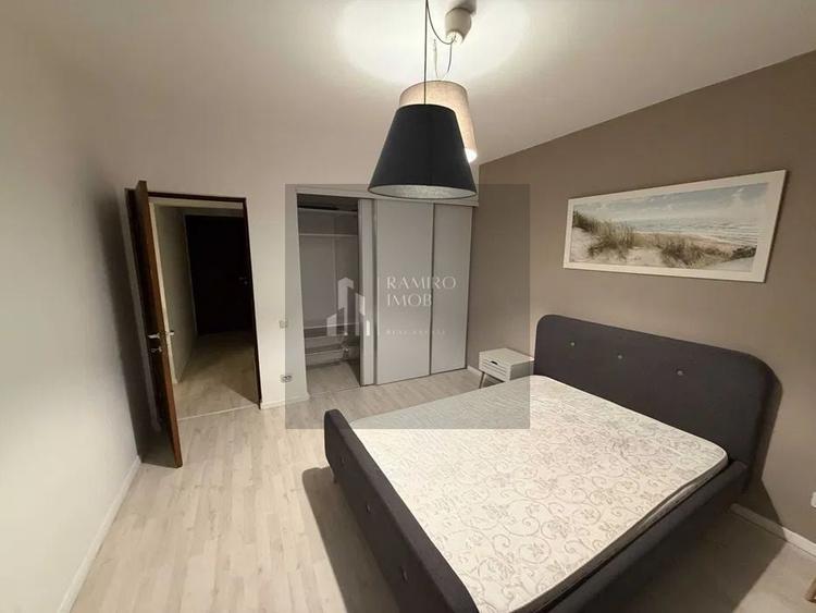Apartament cu 3 camere semidecomandat, mobilat în Alexandru Obregia