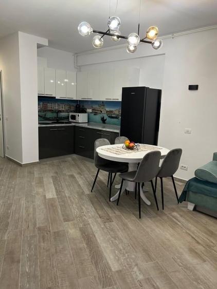 Apartament cu 2 camere decomandat, mobilat în Central