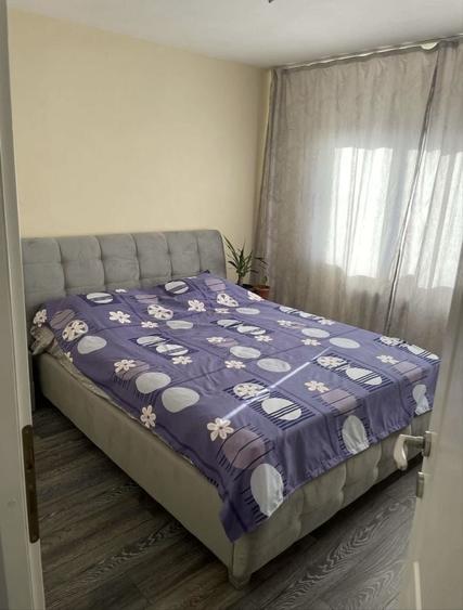 Apartament cu 3 camere decomandat în Rovine