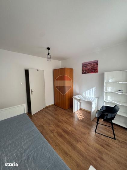 Apartament cu 3 camere decomandat în Gruia