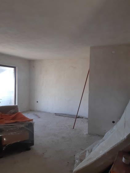 Casă cu 4 camere în Bradu