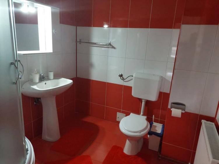 Casă cu 4 camere cu Teren 300 Mp în Central