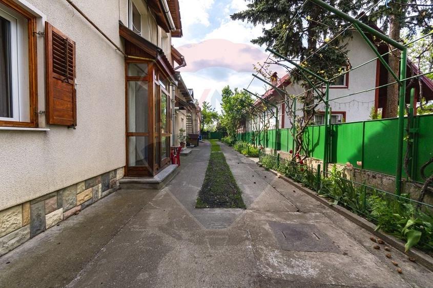 Casă individuală cu 4 camere cu Teren 1673 Mp în Sud-Vest
