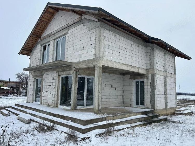 Casă cu Teren 1074 Mp în Postârnacu