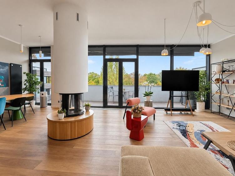 Penthouse cu 3 camere decomandat, mobilat în Parcul Carol