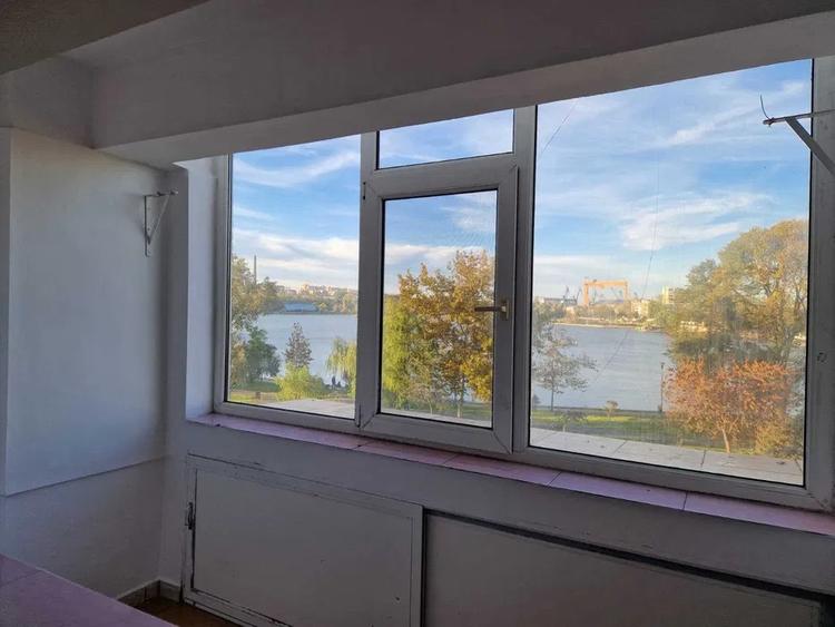 Apartament cu 2 camere decomandat în Pelican