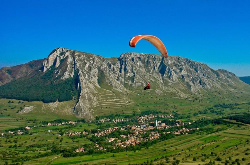 Casă cu 2 camere cu Teren 150 Mp în Vălișoara