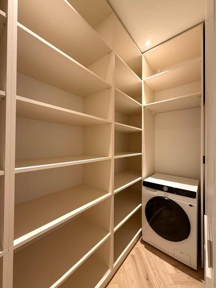 Apartament cu 3 camere semidecomandat în P-ța Victoriei