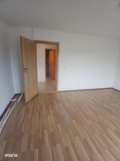 Casă cu 4 camere cu Teren 400 Mp în Dumbrăvița