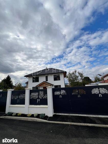 Casă cu 6 camere cu Teren 1000 Mp în Platou