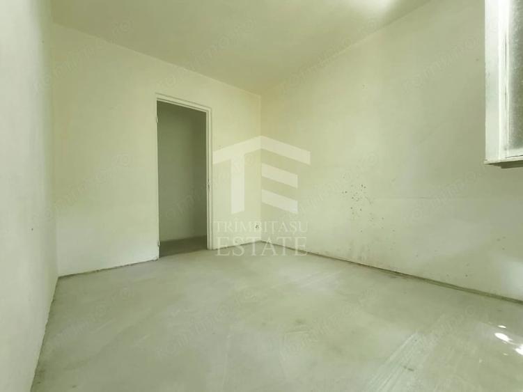 Apartament cu 3 camere semidecomandat în Central
