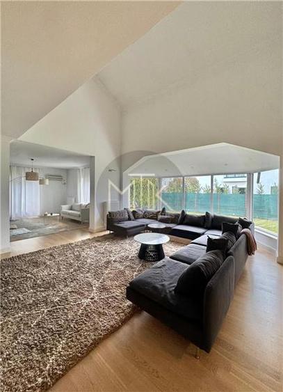 Duplex cu 8 camere cu Canalizare în Iancu Nicolae