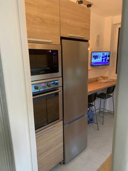 Apartament cu 3 camere decomandat în Titan