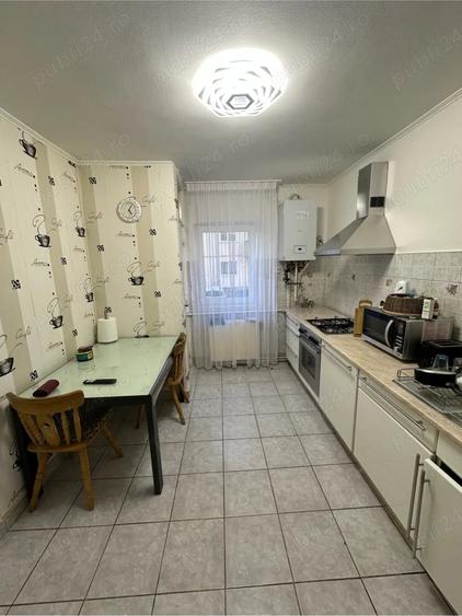 Apartament cu 3 camere decomandat în Central
