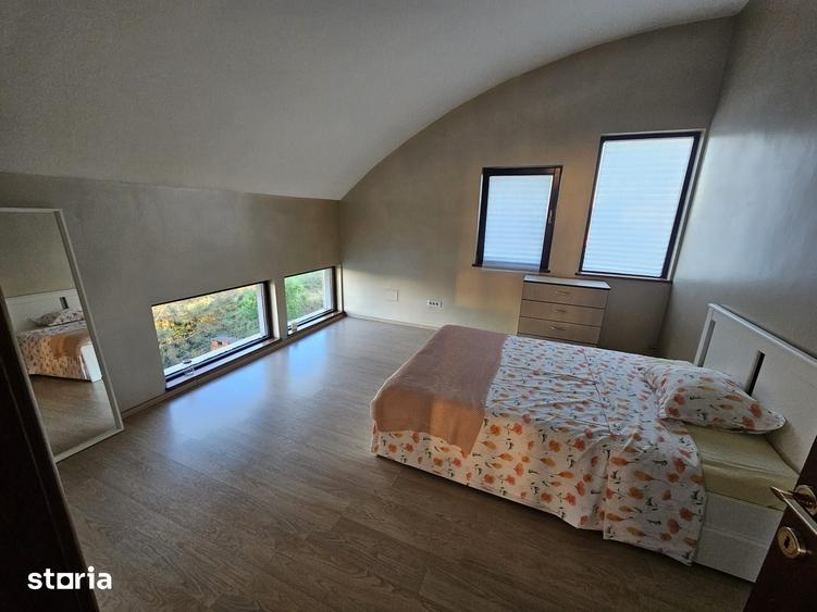 Casă cu 5 camere cu Teren 1160 Mp în Est