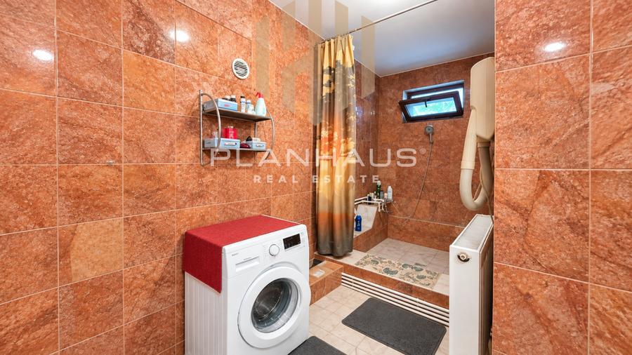 Casă cu 4 camere cu Garaj în Central