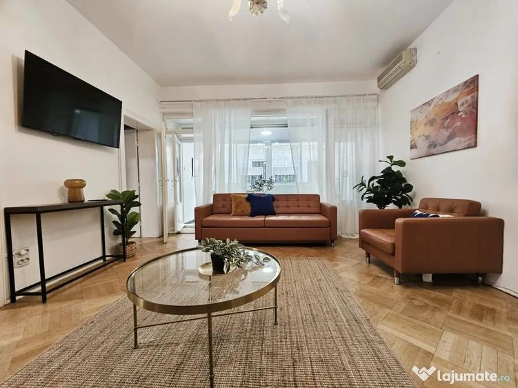 Apartament cu 4 camere semidecomandat în Capitale