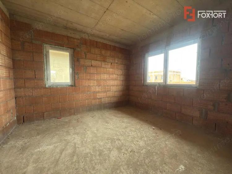 Casă cu 5 camere cu Teren 508 Mp în Giarmata