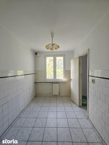 Apartament cu 3 camere semidecomandat în Drumul Taberei