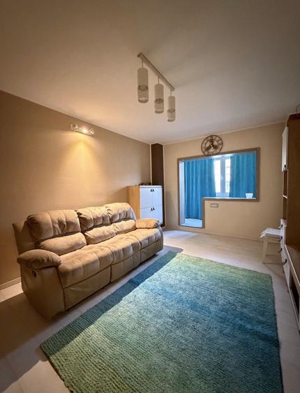 Apartament cu 3 camere decomandat în Dristor