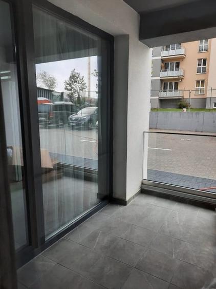 Apartament cu 2 camere decomandat, mobilat în Tractorul
