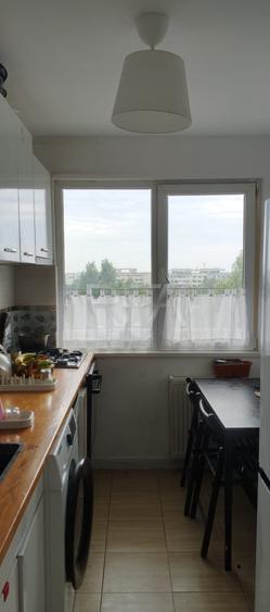 Apartament cu 2 camere semidecomandat, mobilat în Berceni