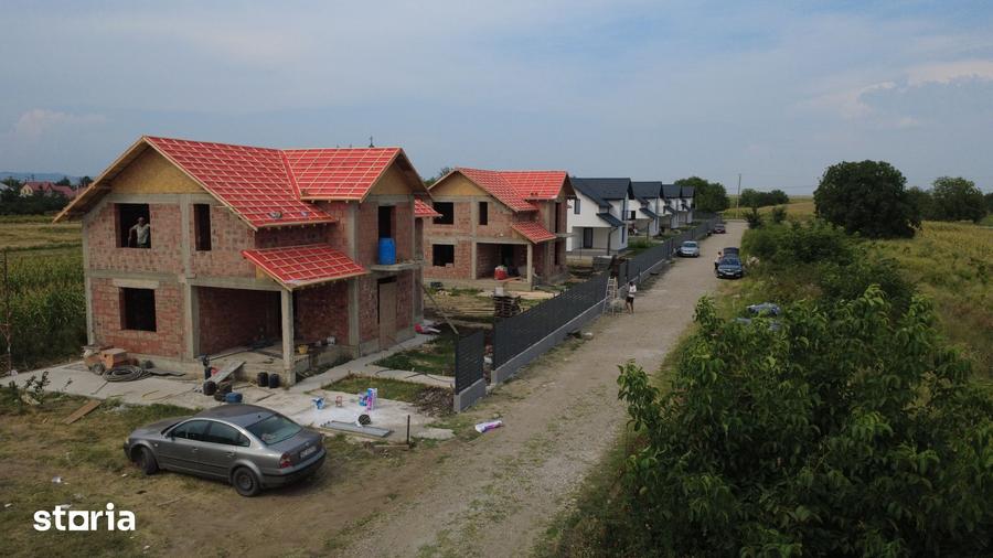 Casă cu 5 camere cu Teren 400 Mp în Vadu Pașii